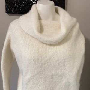 VINCE Off the shoulder Alpaca Blend Sweater In Cream Italy Sz M